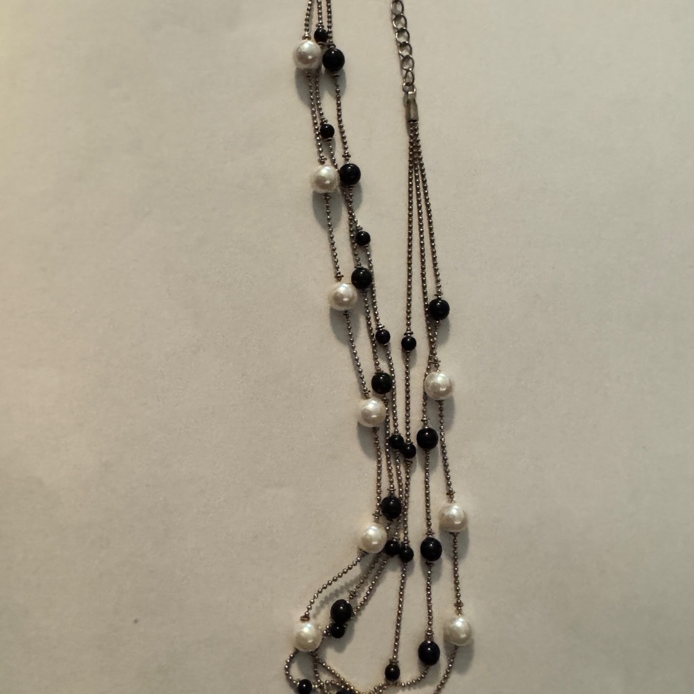 Elegant Black and White Pearl Necklace